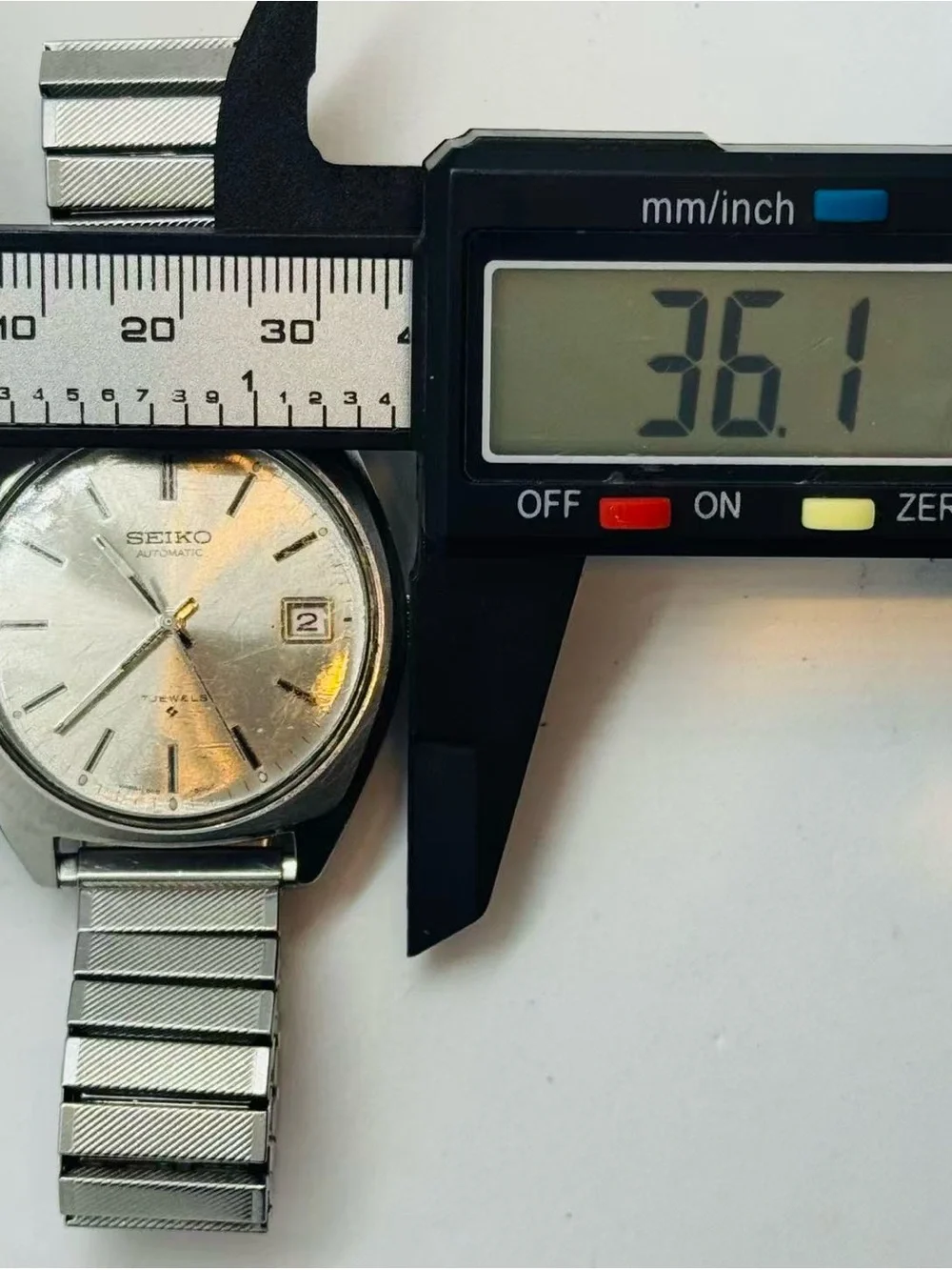 Vintage Seiko Men’s Automatic 17 Jewels Date 36mm Silver Dial Stretch Band Runs